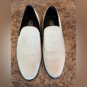 Classic White Textured Men's Loafers
Men’s Size 9.5